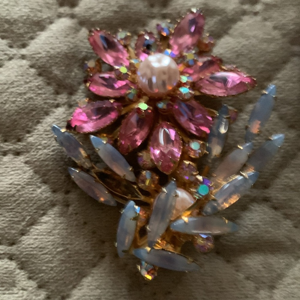 Jewelry - Picture 2 of 3